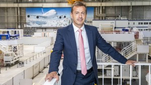 Guillaume Faury, Directeur General du Groupe Airbus, photographie dans l'usine d'assemblage Airbus