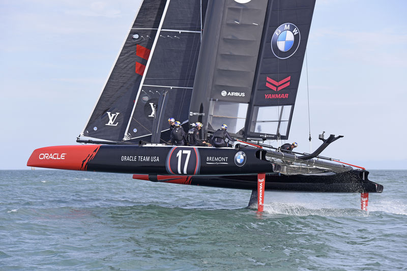AIRBUS GROUP : PRÉSENTATION  DU CATAMARAN d’ORACLE TEAM USA 